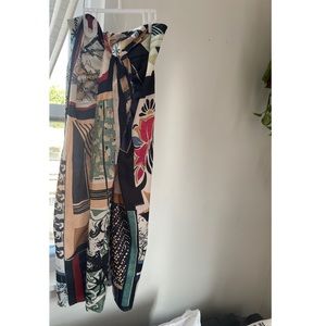 Gorgeous print skirt.